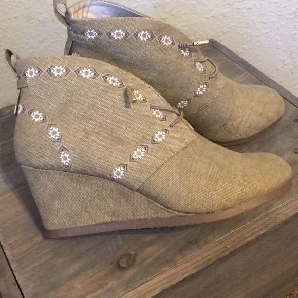 Shoes - Like new 7 1/2 wedges